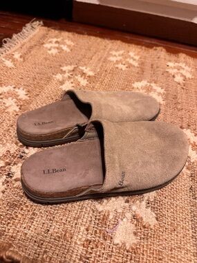 L.L. Bean Women’s Taupe Suede Slip-On clogs size 7.5